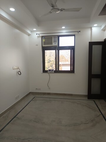 Room in 3 BHK Builder Floor at Saket – for Rent