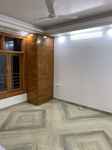 Room in 3 BHK Apartment at Vasant Kunj – for Rent