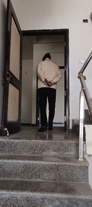 Master Bedroom in 2 BHK Builder Floor at Sector 20 – for Rent