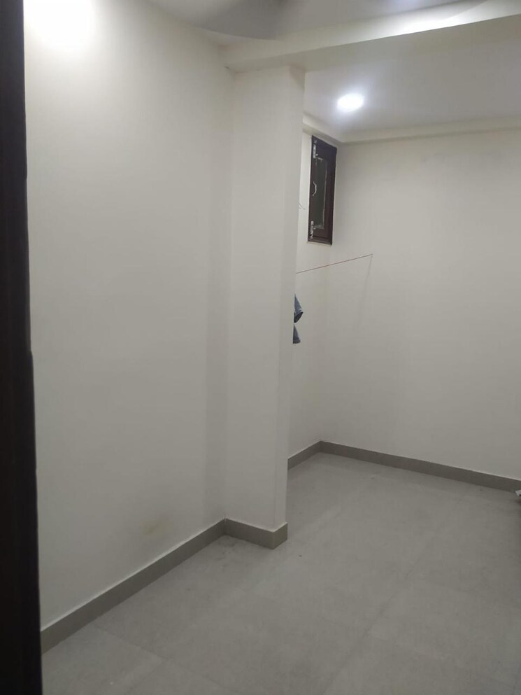 Room, sector 73 3 Bedroom 2200 Sq.Ft. Villa In Sector 73 Noida 8435325