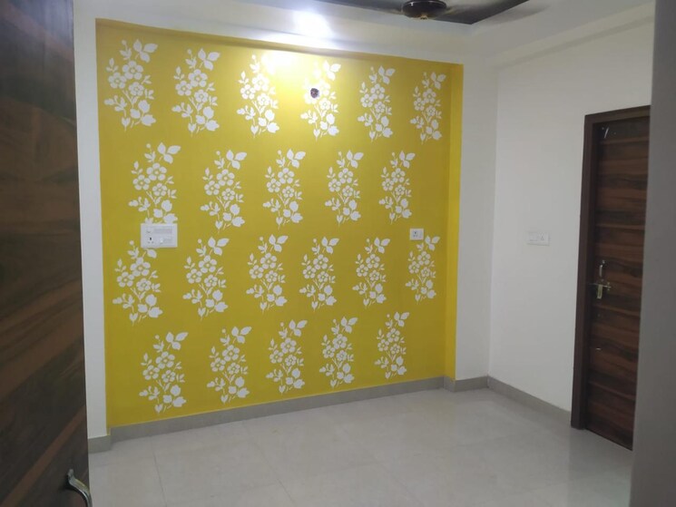 Room, sector 73 3 Bedroom 2200 Sq.Ft. Villa In Sector 73 Noida 8435325