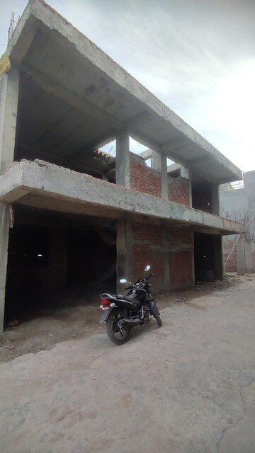 Furnished Amenities in 3 BHK Villa at Sector 73 – for Sale