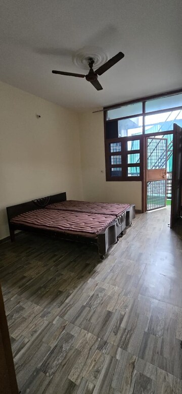 1 BHK Builder Floor For Rent in Sector 23