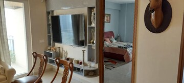 Bedroom in 5 BHK Apartment at Gomti Nagar – for Rent