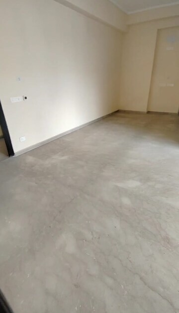 Room in 2.5 BHK Apartment at Prateek Wisteria, Sector 77 – for Rent