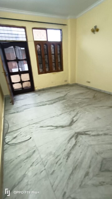 Room in 2 BHK Builder Floor at Sector 31 – for Rent