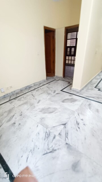 Room in 2 BHK Builder Floor at Sector 31 – for Rent