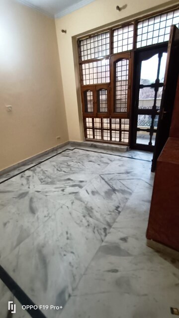 Room in 2 BHK Builder Floor at Sector 31 – for Rent
