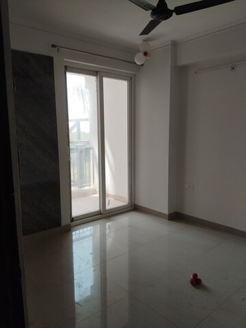 Room in 3 BHK Apartment at Amrapali Riverview, Amrapali Leisure Valley – for Rent