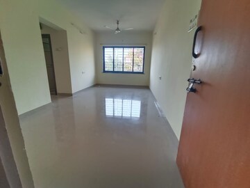 Room in 1 BHK Apartment at Raheja Gardens, Wanwadi – for Rent