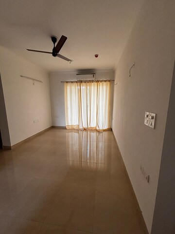 Room in 4 BHK Apartment at Gaur Atulyam, Omicron I Greater Noida – for Rent