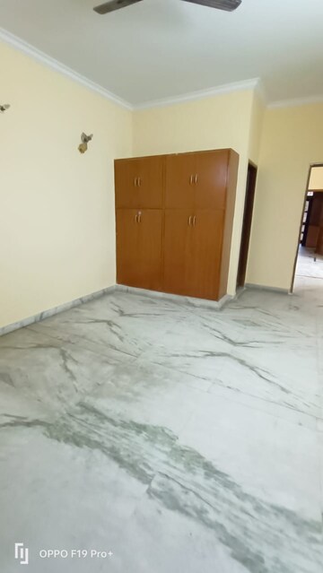Room in 2 BHK Builder Floor at Sector 31 – for Rent