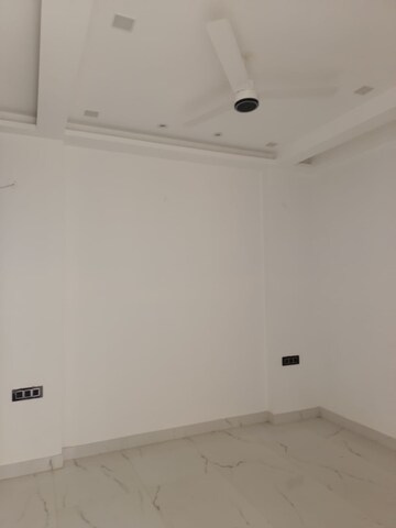 Room in 3 BHK Builder Floor at Puri Kohinoor, Sector 89 – for Sale