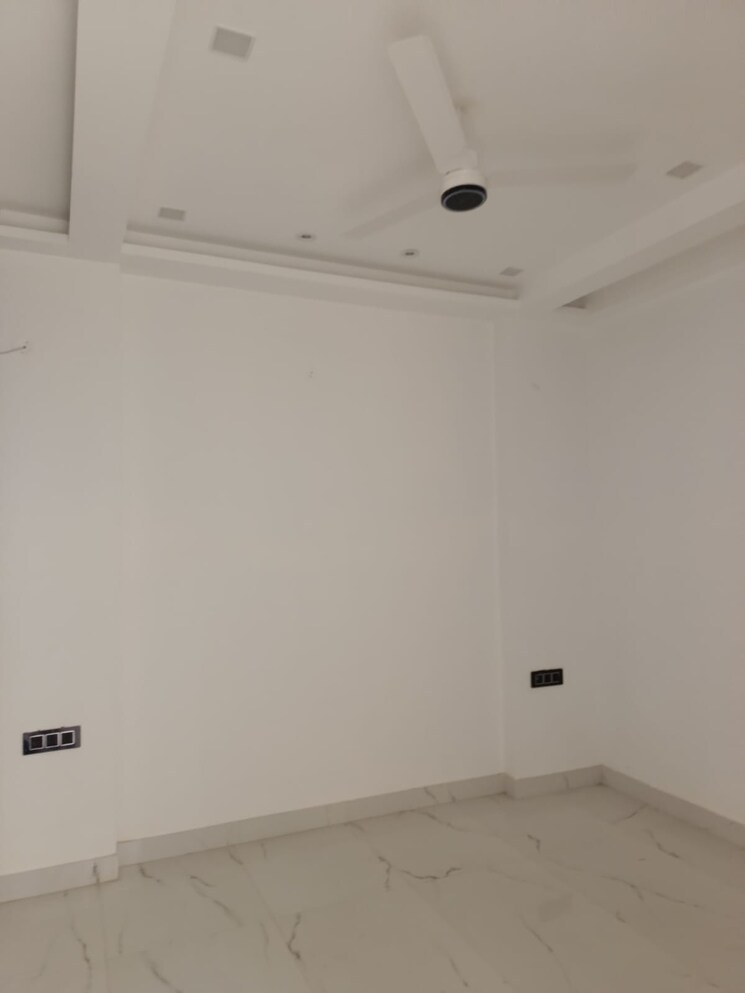 Room, puri-kohinoor 3 Bedroom 150 Sq.Yd. Builder Floor In Sector 89 Faridabad 8435619