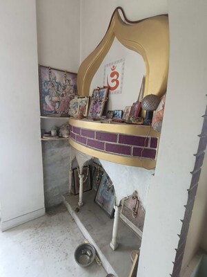 Furnished Amenities in 4 BHK Villa at Lake Gardens – for Sale