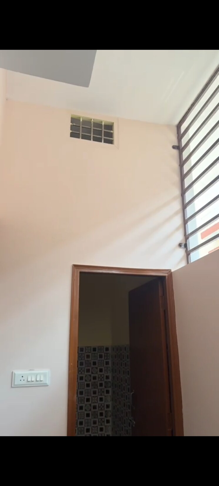 Room, amehra adipur 3 Bedroom 105 Sq.Yd. Independent House In Amehra Adipur Meerut 8435636