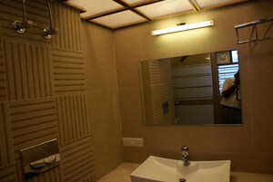Bathroom in 6 BHK Villa at Lake Gardens – for Sale