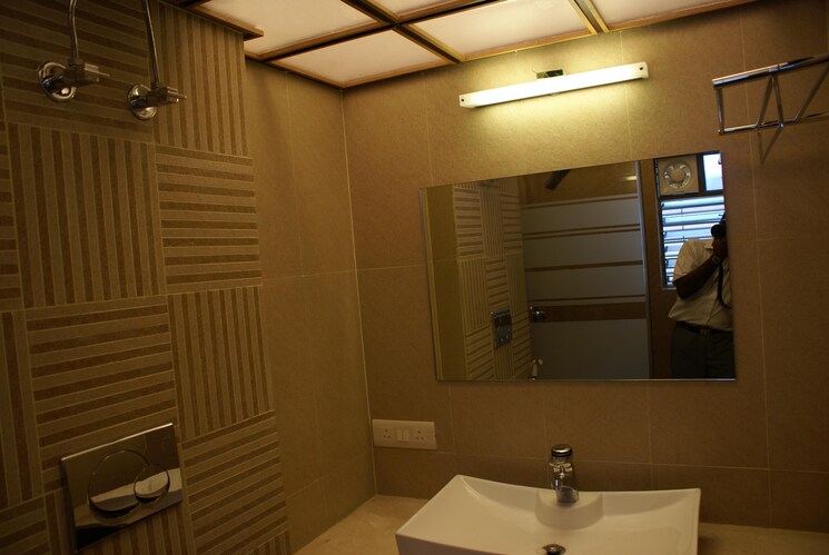 Bathroom, lake gardens 6 Bedroom 4500 Sq.Ft. Villa In Lake Gardens Kolkata 8435678