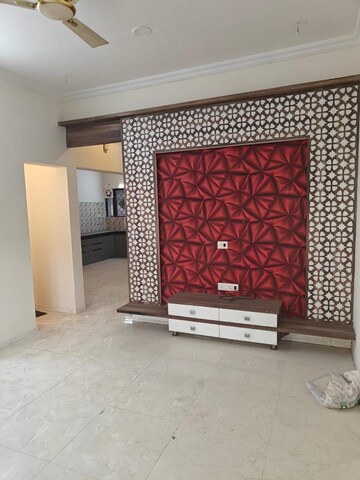Room in 3.5 BHK Villa at Sunshree Society, Nibm – for Rent