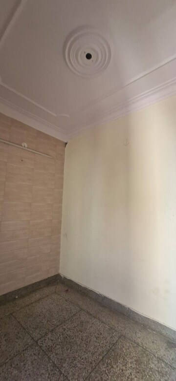 Room in 2.5 BHK Independent House at Sector 8 – for Rent