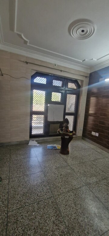 Parking in 2.5 BHK Independent House at Sector 8 – for Rent