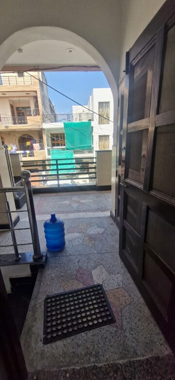 Parking in 2.5 BHK Independent House at Sector 8 – for Rent