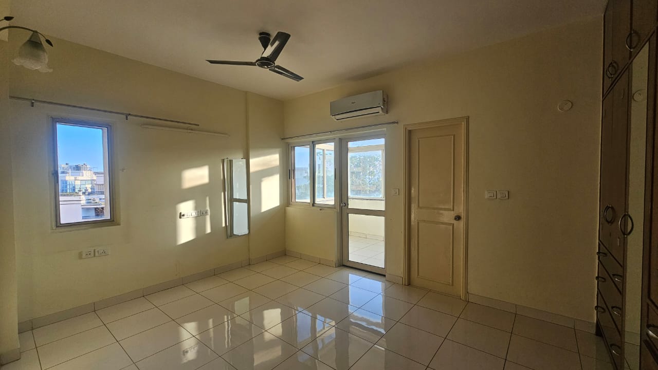 3 BHK Apartment For Sale in Mantri Sarovar