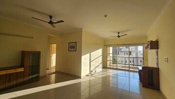 Room in 3 BHK Apartment at Mantri Sarovar, Hsr Layout – for Sale