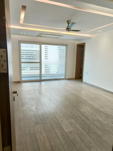 Room in 4 BHK Builder Floor at Panchsheel Park – for Rent