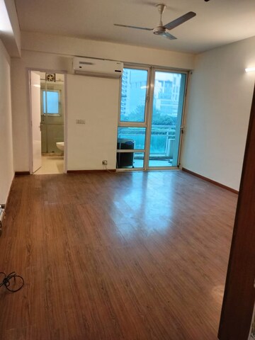Room in 4 BHK Apartment at DLF The Icon, Dlf Phase V – for Rent