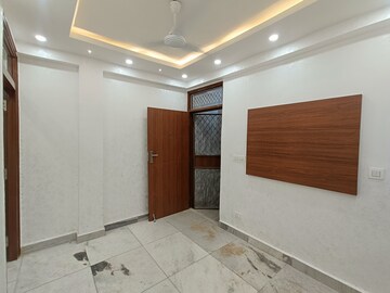 Room in 1 BHK Builder Floor at Khirki Extension – for Rent
