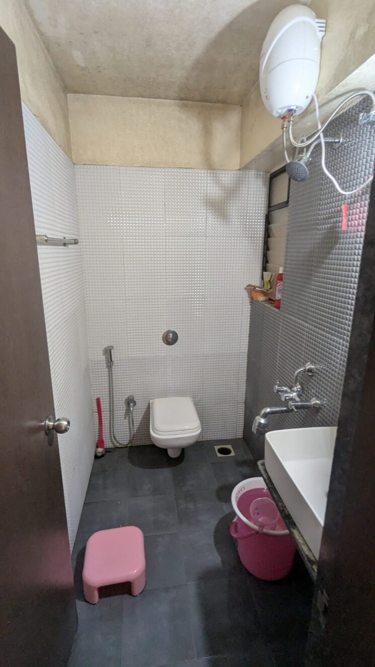 Bathroom, mantra-fifth-avenue 2 Bedroom 847 Sq.Ft. Apartment In Hadapsar Pune 8436033