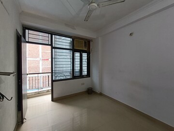 Room in 1 BHK Builder Floor at Khirki Extension – for Rent