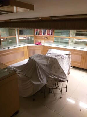 Team Area in  Shop at Lake Market – for Sale