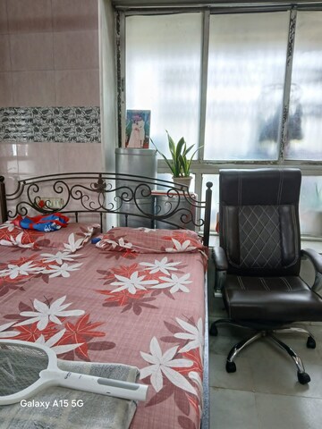 Master Bedroom in 1 BHK Apartment at Malad East – for Rent