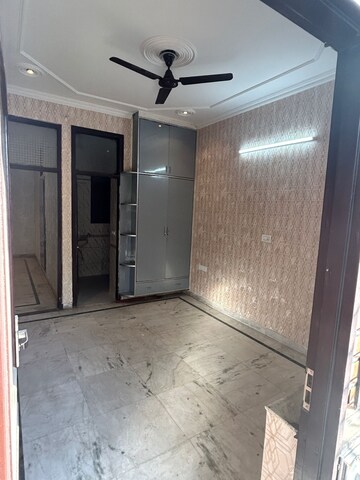 Room in 3 BHK Builder Floor at Sector 43 – for Rent