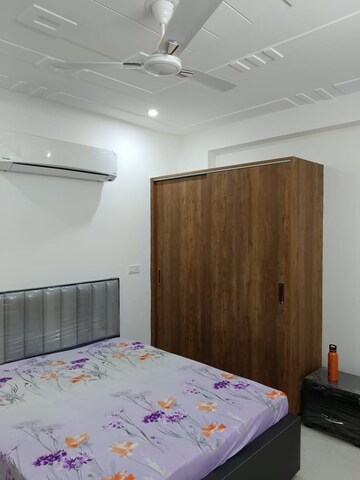 Bedroom in 3 BHK Builder Floor at Sector 43 – for Rent