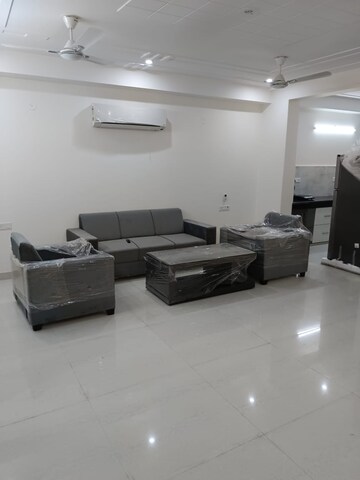 Living Room in 3 BHK Builder Floor at Sector 43 – for Rent