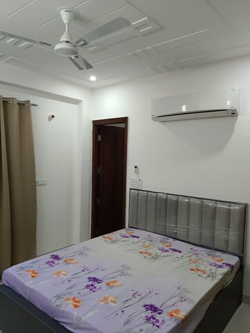 Bedroom in 3 BHK Builder Floor at Sector 43 – for Rent