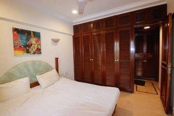 Bedroom in 2 BHK Apartment at Sunflower Apartments Cuffe Parade, Cuffe Parade – for Rent