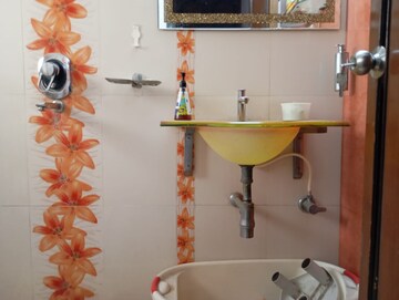 Bathroom in 5 BHK Villa at Chembur – for Rent