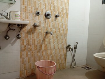 Bathroom in 5 BHK Villa at Chembur – for Rent