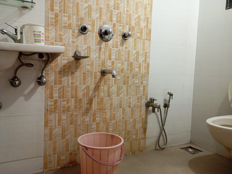 Bathroom, chembur 5 Bedroom 3900 Sq.Ft. Villa In Chembur Mumbai 8436511