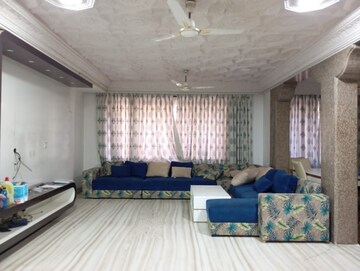 Bedroom in 5 BHK Villa at Chembur – for Rent