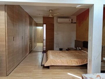 Bedroom in 5 BHK Villa at Chembur – for Rent
