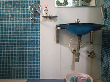 Bathroom in 5 BHK Villa at Chembur – for Rent
