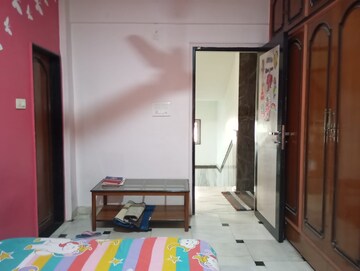 Bedroom in 5 BHK Villa at Chembur – for Rent