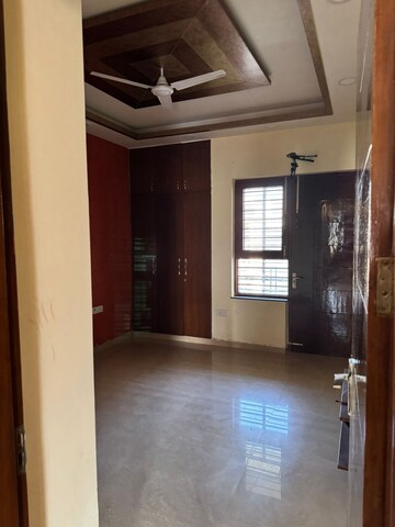 Room in 3 BHK Apartment at Omaxe Heights, Sector 86 – for Rent