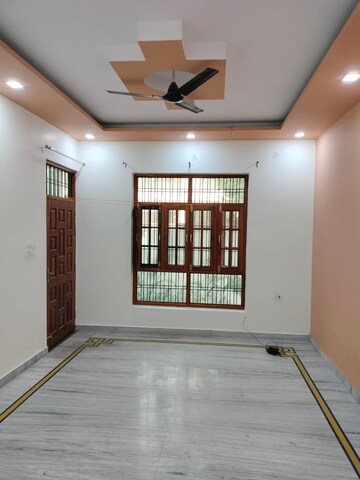 Room in 5 BHK Villa at Gomti Nagar – for Sale
