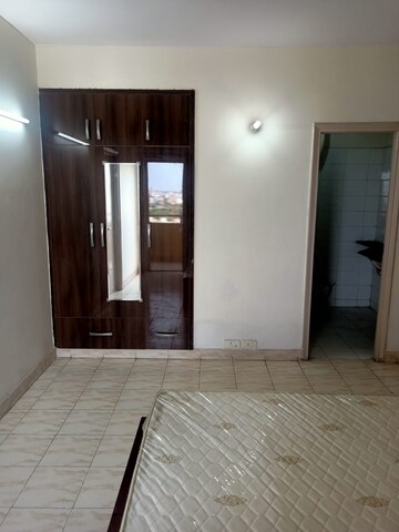 Room in 2 BHK Apartment at BPTP Princess Park, Sector 86 – for Rent